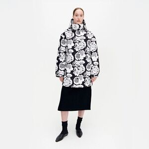 Marimekko Judit Pioni Toppatakki Coat – Black & White Peony Print